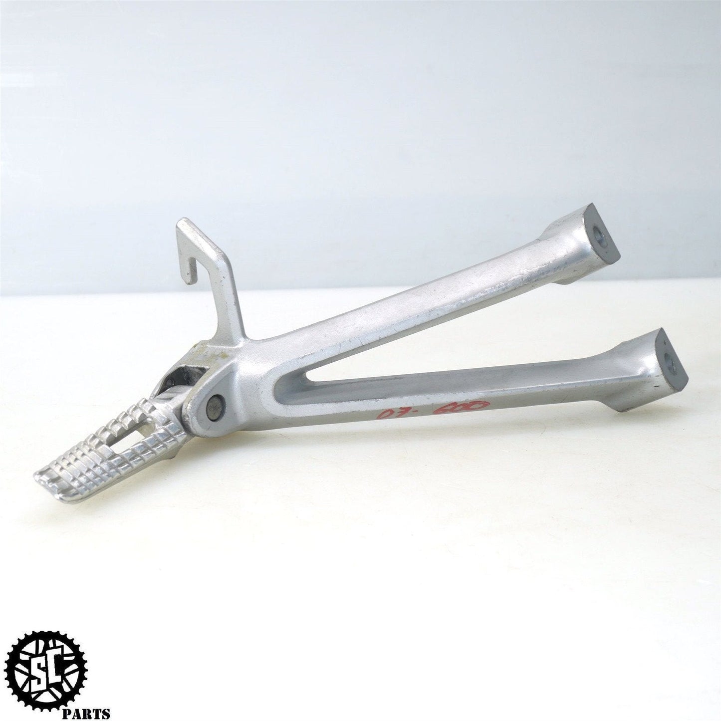 2006 SUZUKI GSXR600 REAR PASSENGER PEGS S47