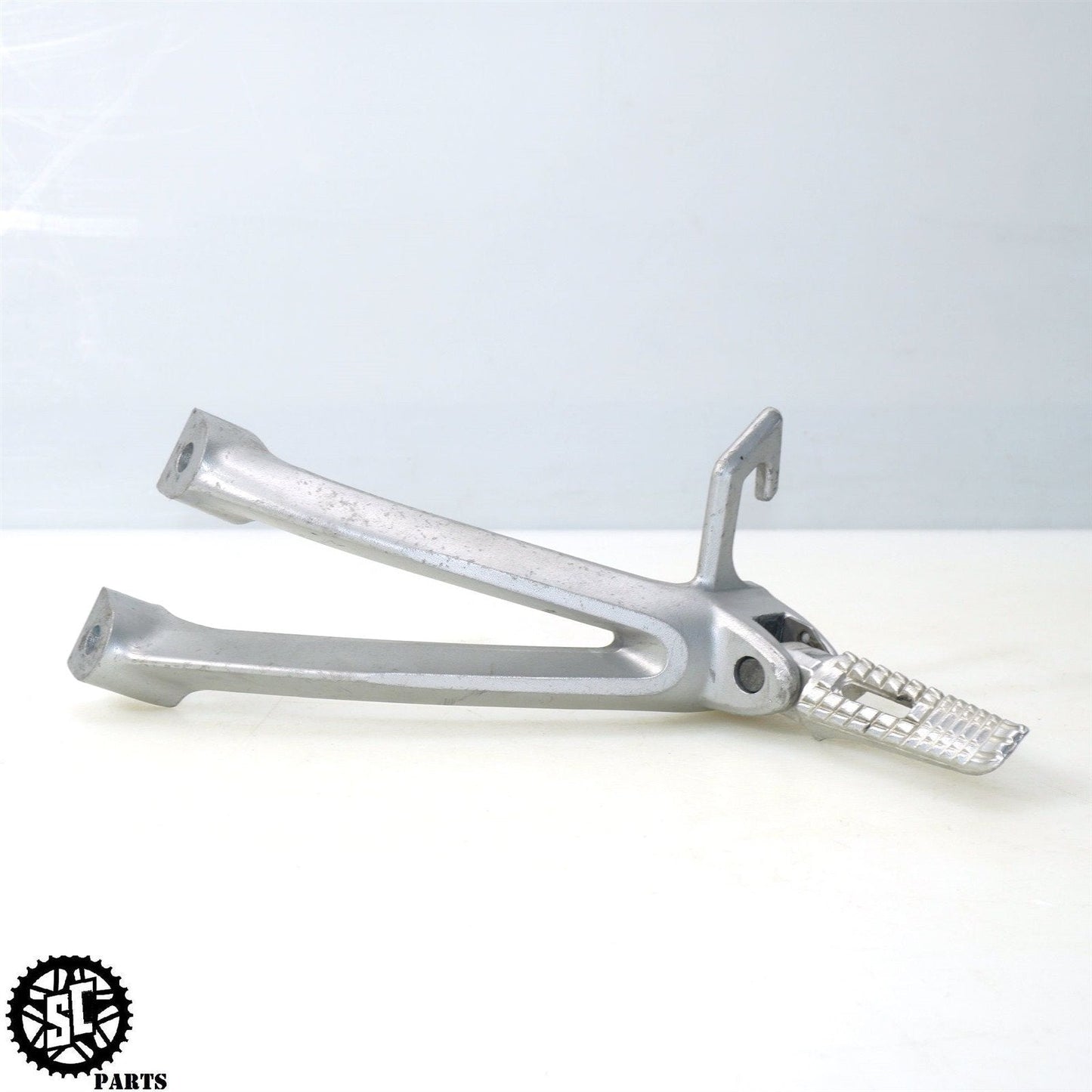 2006 SUZUKI GSXR600 REAR PASSENGER PEGS S47