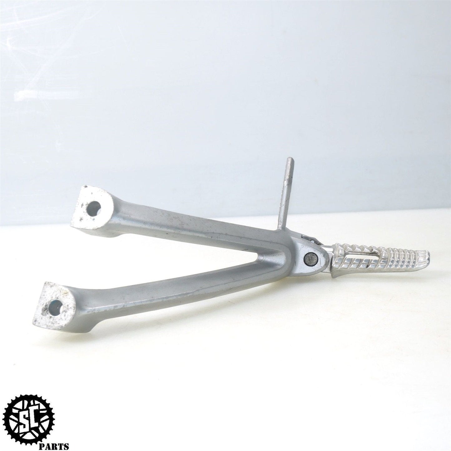 2006 SUZUKI GSXR600 REAR PASSENGER PEGS S47