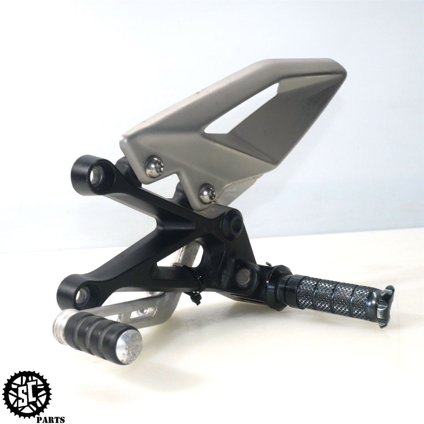 20-22 TRIUMPH STREET TRIPLE R 765 LEFT REARSET FOOT PEG PEDAL T28