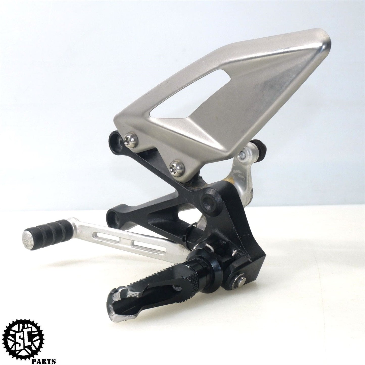 20-22 TRIUMPH STREET TRIPLE R 765 LEFT REARSET FOOT PEG PEDAL T28