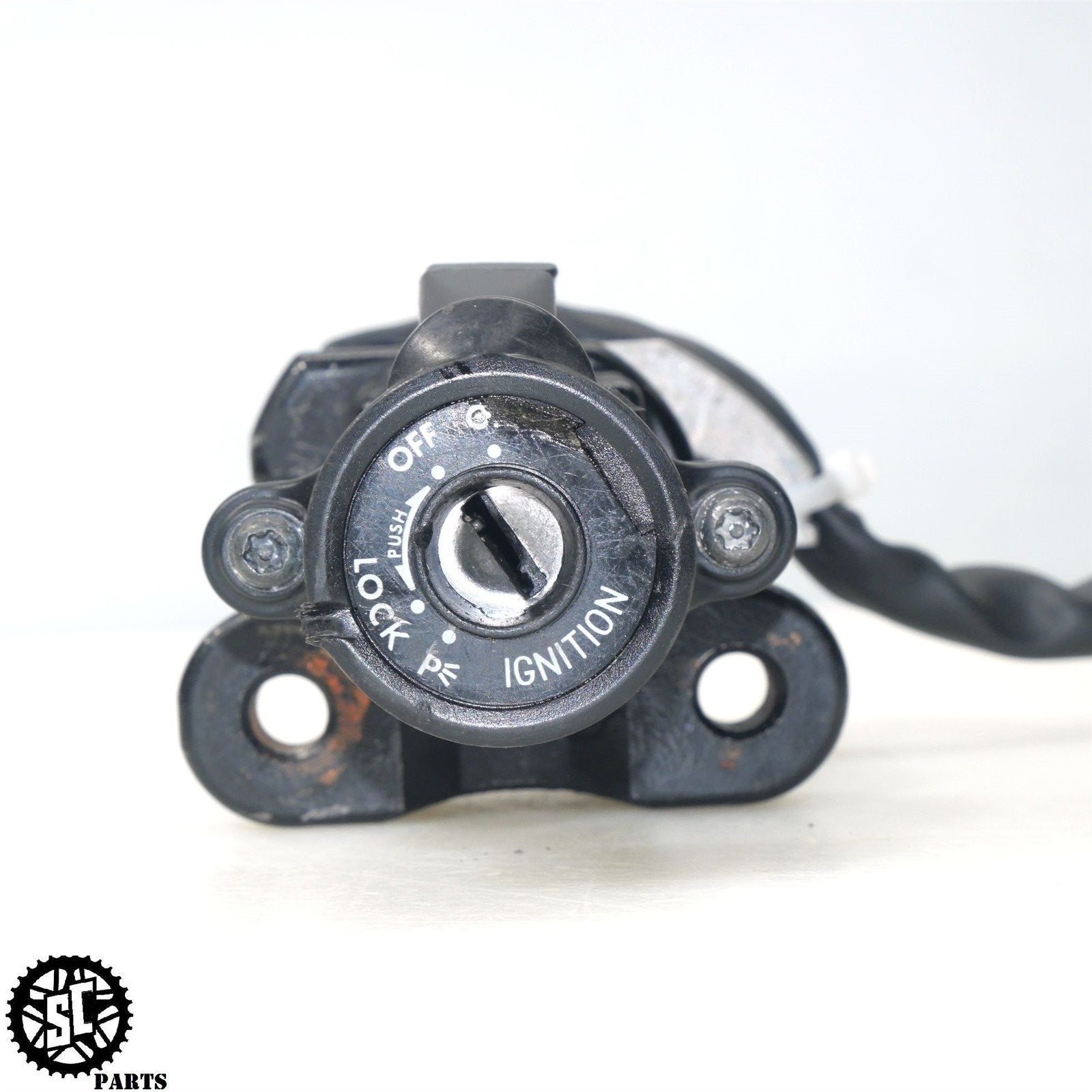 06 07 SUZUKI GSXR 600 LOCK SET IGNITION SWITCH S70 – SALVAGECYCLEPARTS 06 07 SUZUKI GSXR 600 LOCK SET IGNITION SWITCH S70 – SALVAGECYCLEPARTS