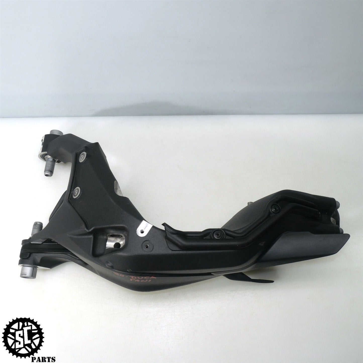 20-23 DUCATI PANIGALE V2 SWINGARM D27