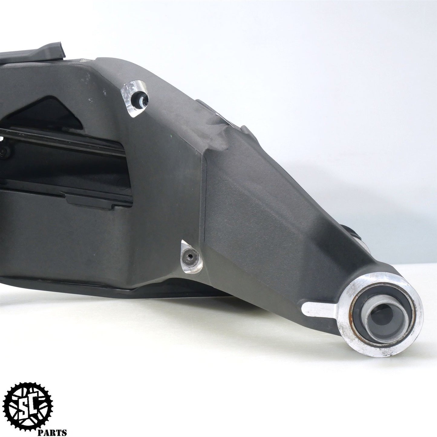 20-23 DUCATI PANIGALE V2 SWINGARM D27