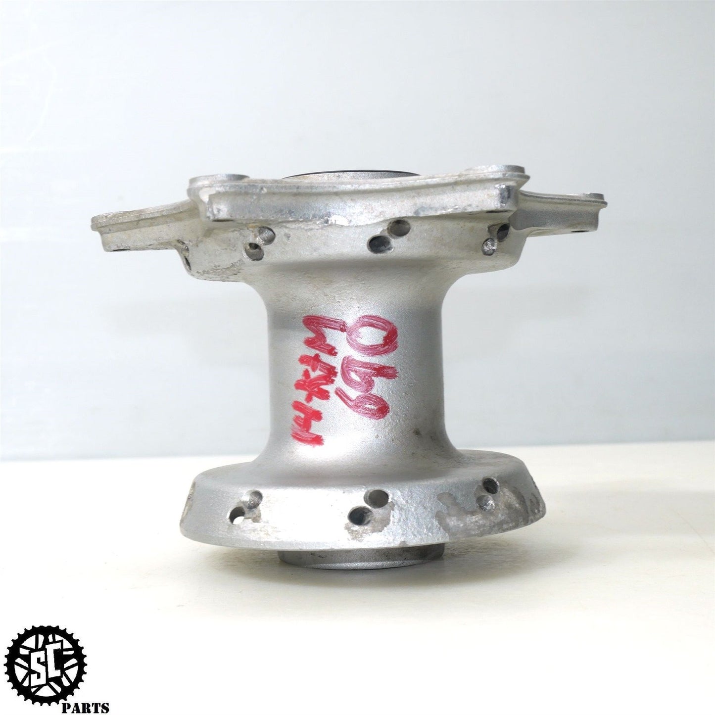 14-18 KTM 690 ENDURO R FRONT WHEEL HUB 75309010044 KT55