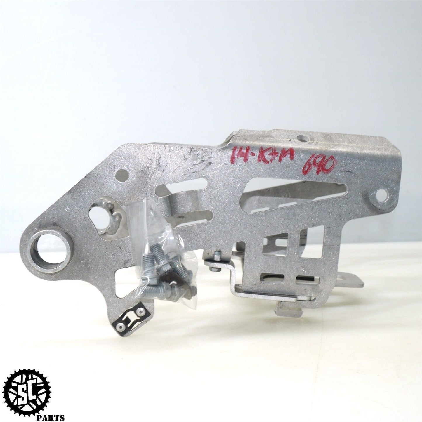 14-18 KTM 690 ENDURO R GAS TANK MOUNT BRACKET KT55