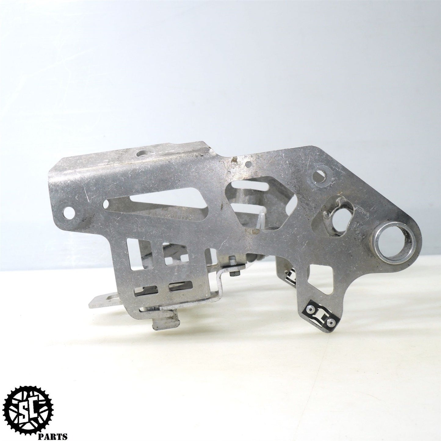 14-18 KTM 690 ENDURO R GAS TANK MOUNT BRACKET KT55