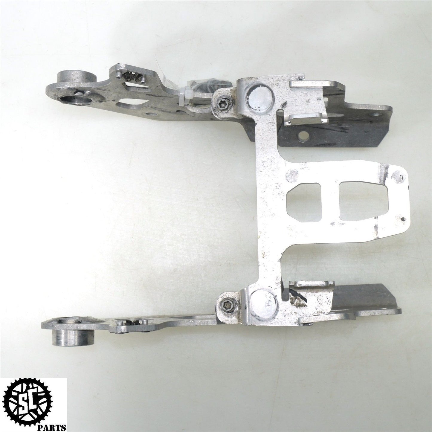 14-18 KTM 690 ENDURO R GAS TANK MOUNT BRACKET KT55