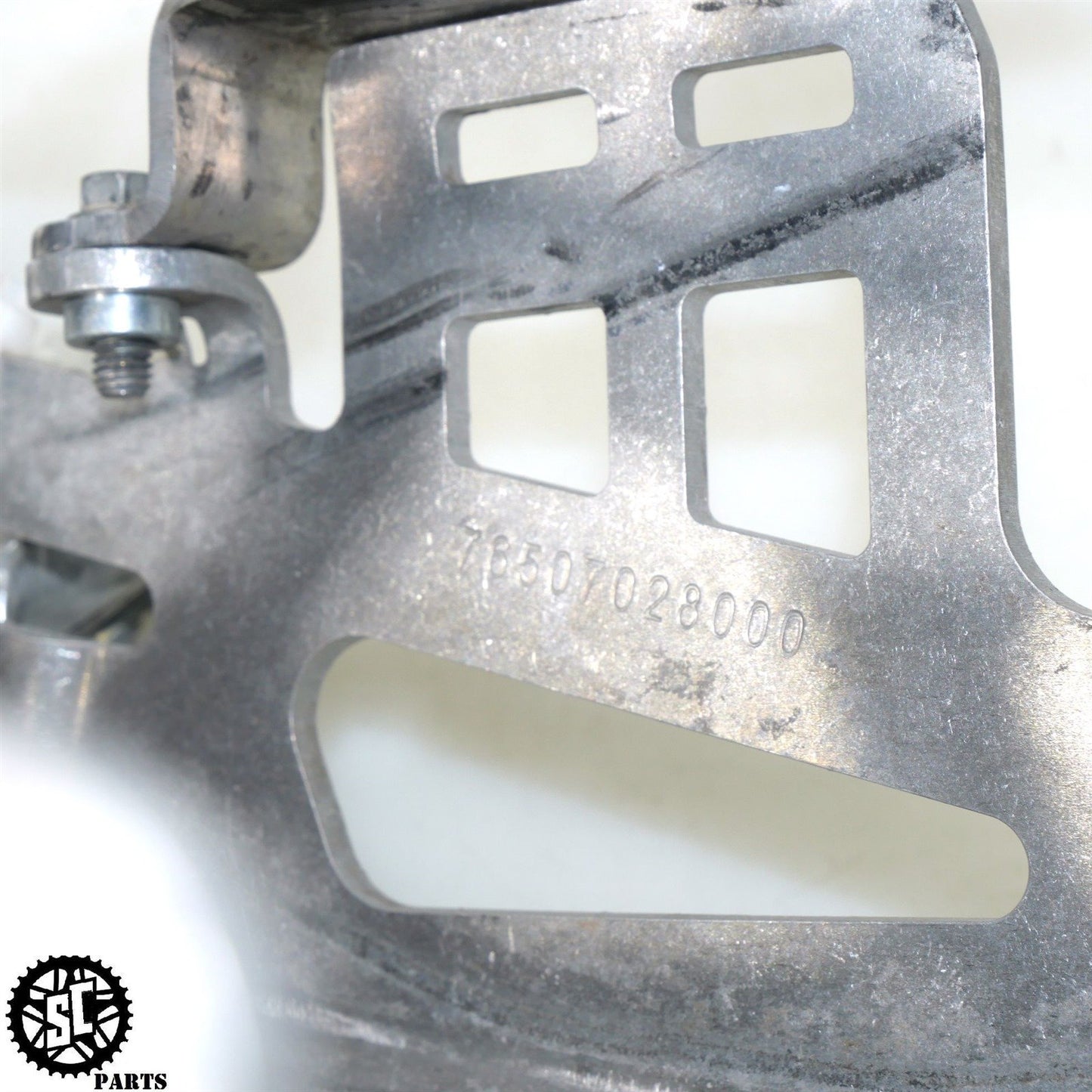 14-18 KTM 690 ENDURO R GAS TANK MOUNT BRACKET KT55