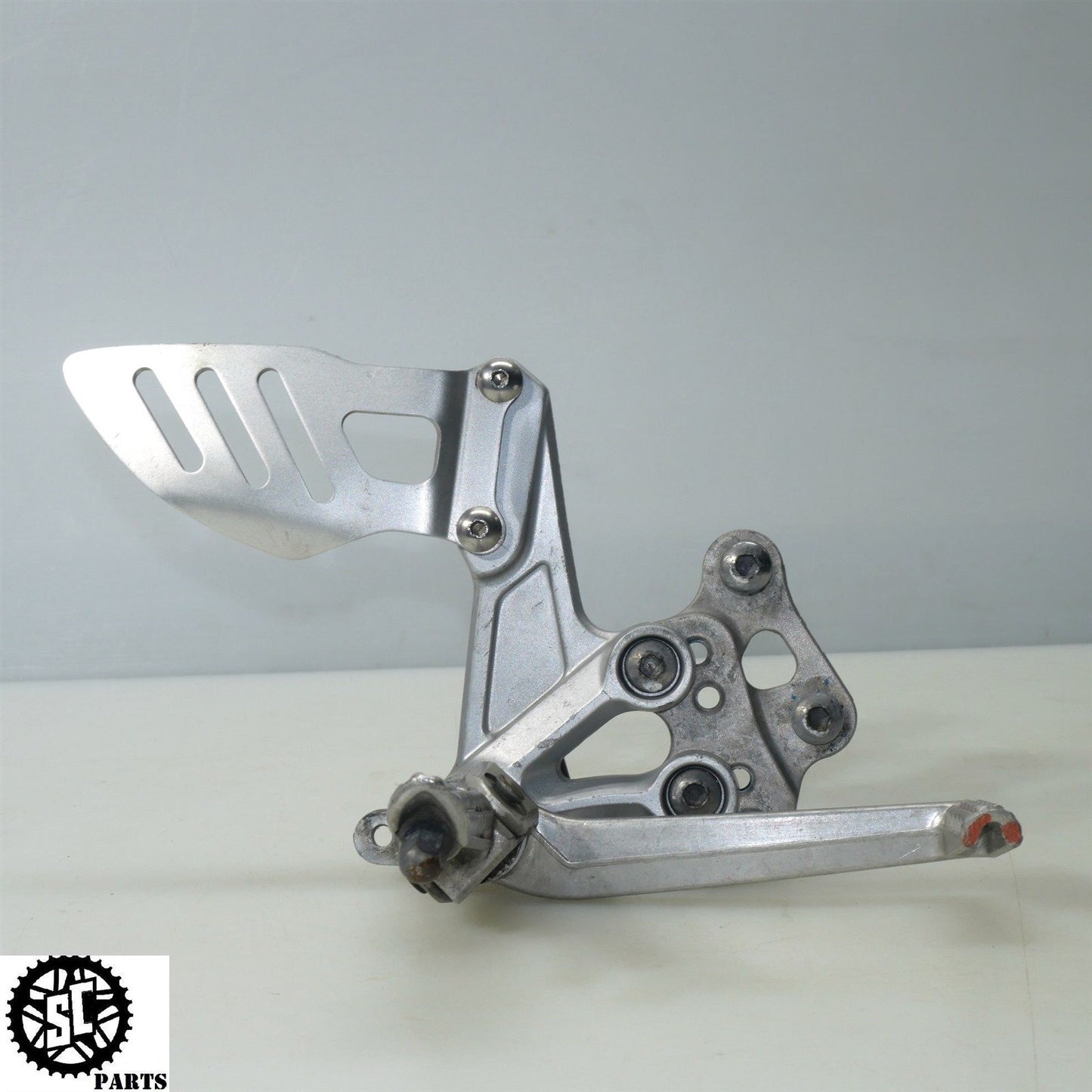 07 08 SUZUKI GSXR 1000 RIGHT REARSET SET BRAKE PEDAL BRACKET S02