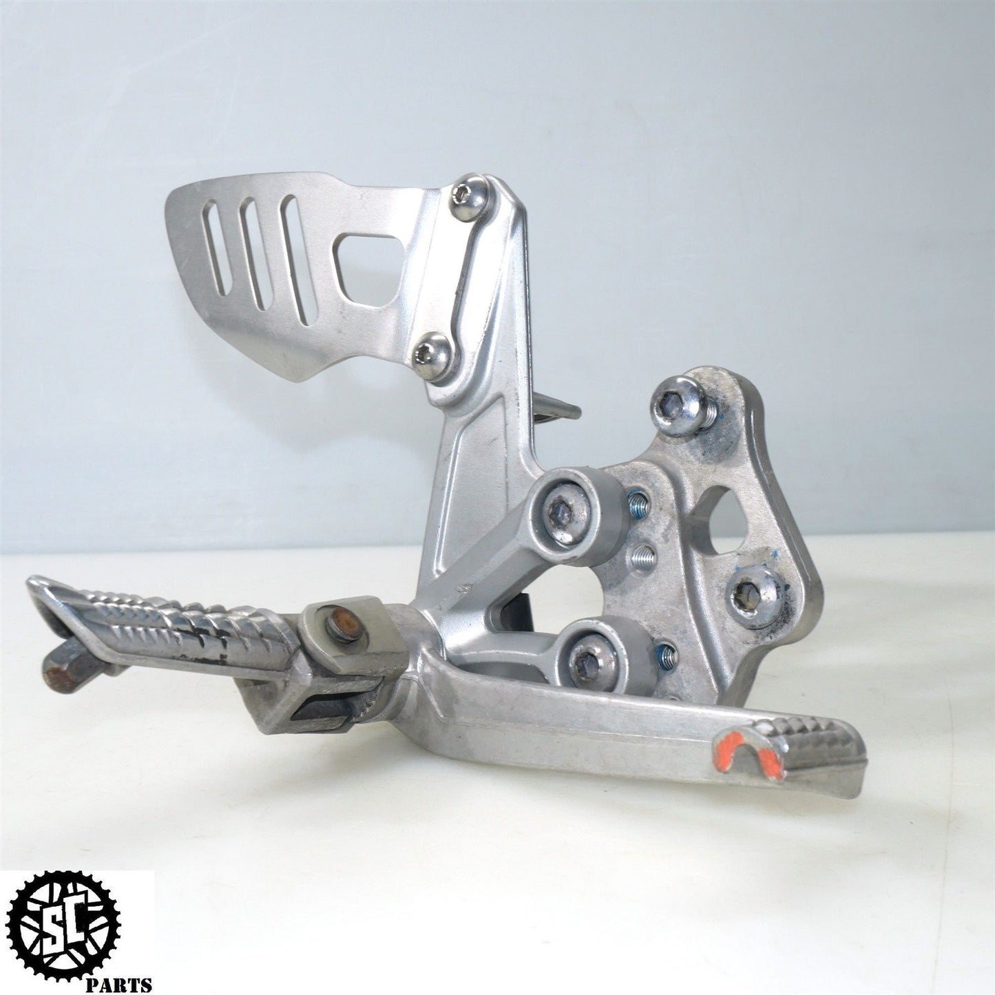 07 08 SUZUKI GSXR 1000 RIGHT REARSET SET BRAKE PEDAL BRACKET S02