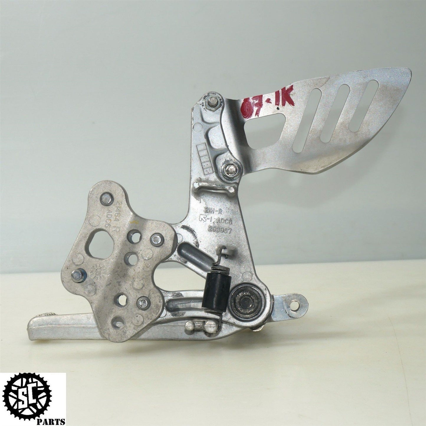 07 08 SUZUKI GSXR 1000 RIGHT REARSET SET BRAKE PEDAL BRACKET S02