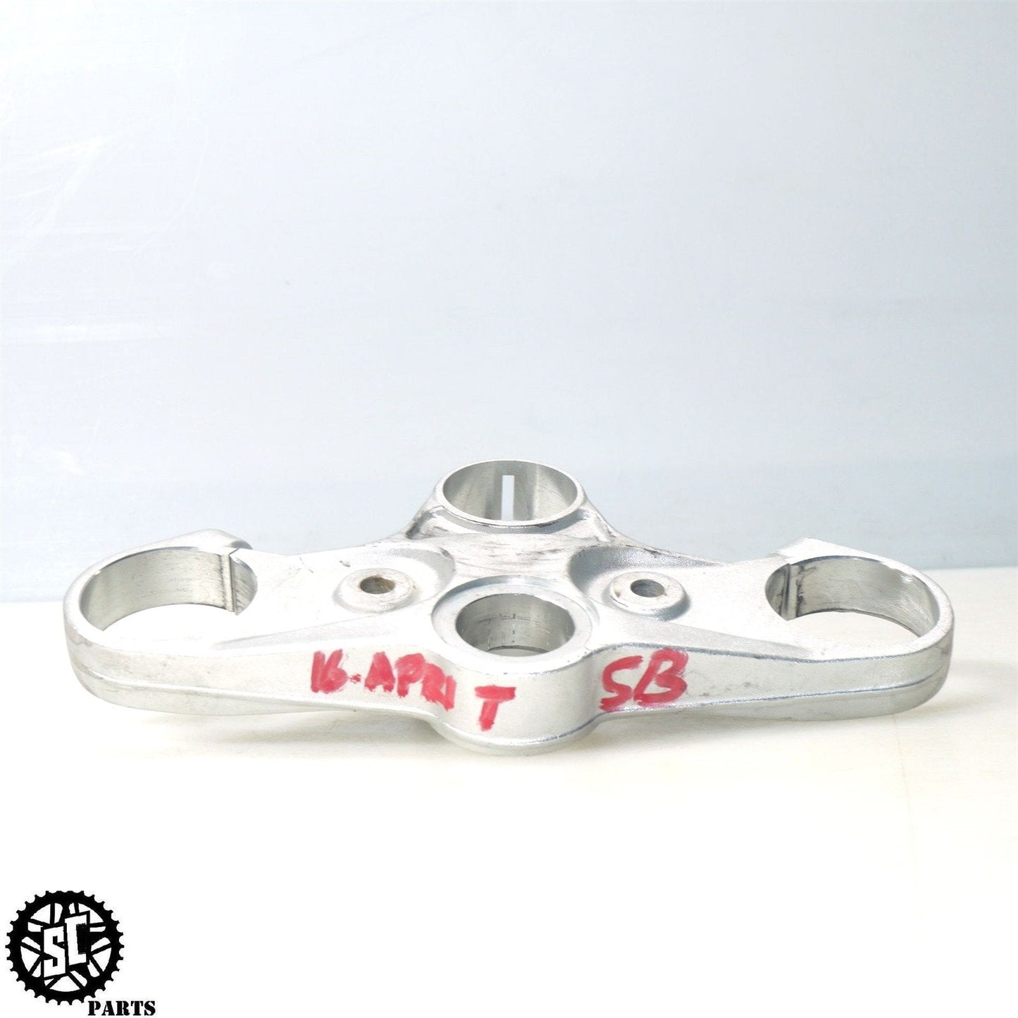 15-16 APRILIA TUONO V4 1100 UPPER TRIPLE TREE 898680 A07