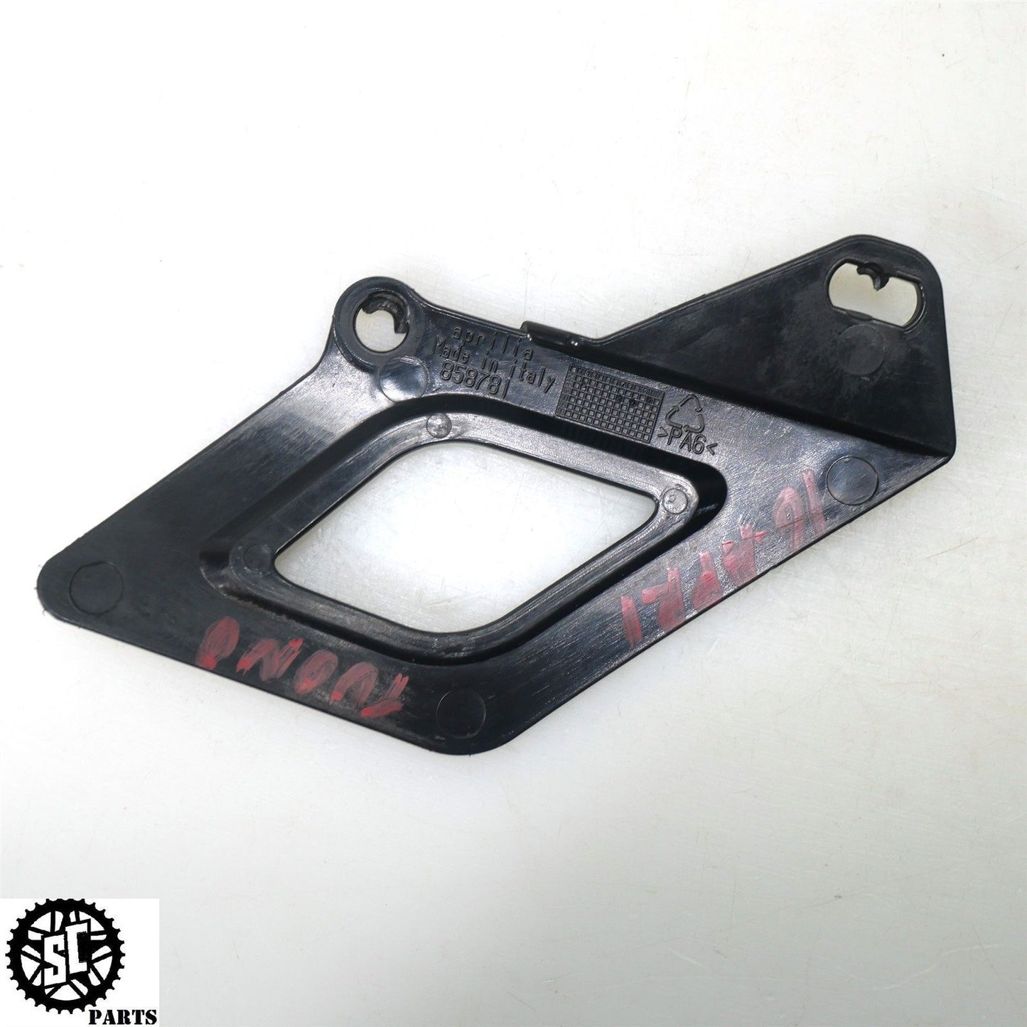 15-16 APRILIA TUONO V4 1100 CHAIN GUARD 858781 A07