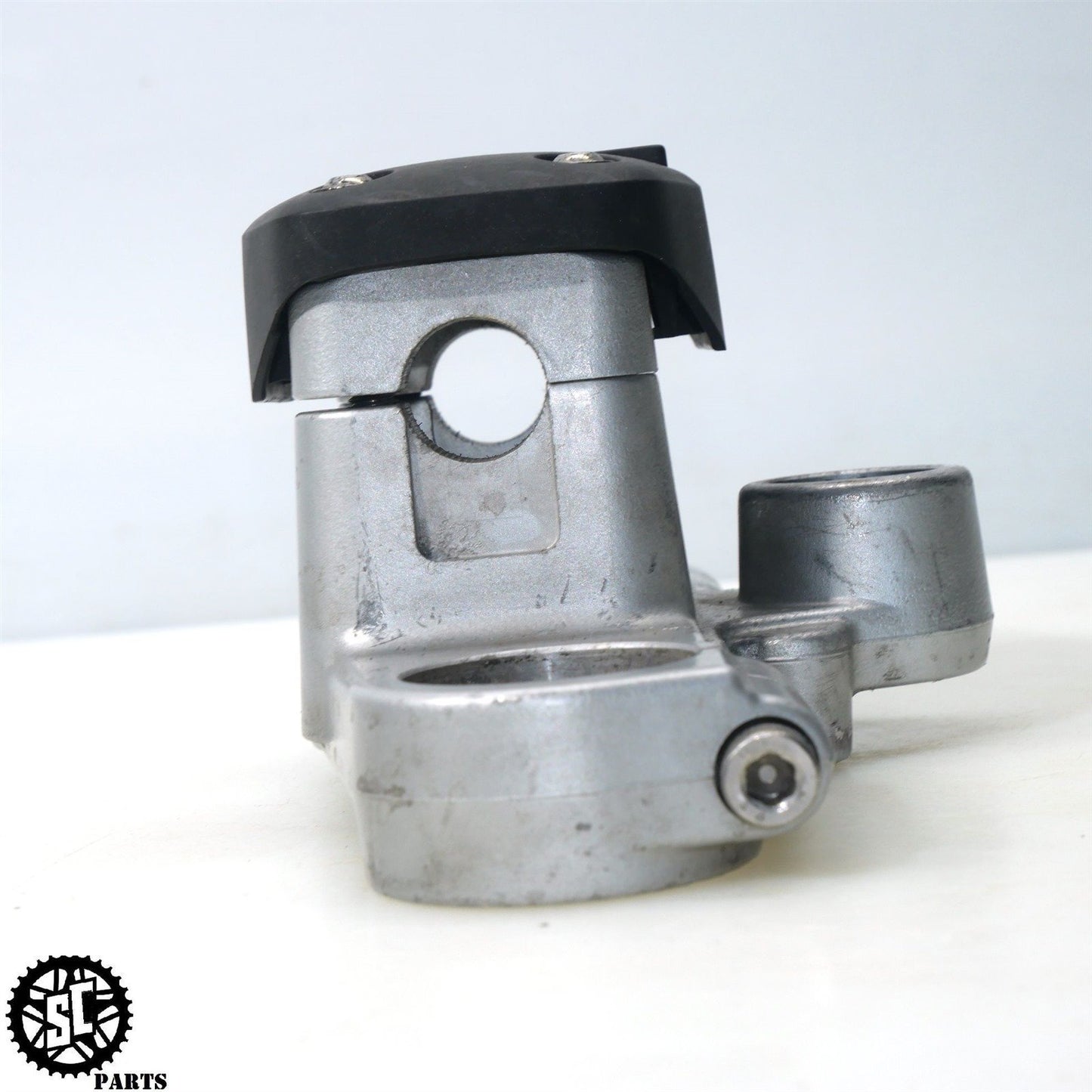 2001-2004 BMW F650GS UPPER TRIPLE TREE RISER B17