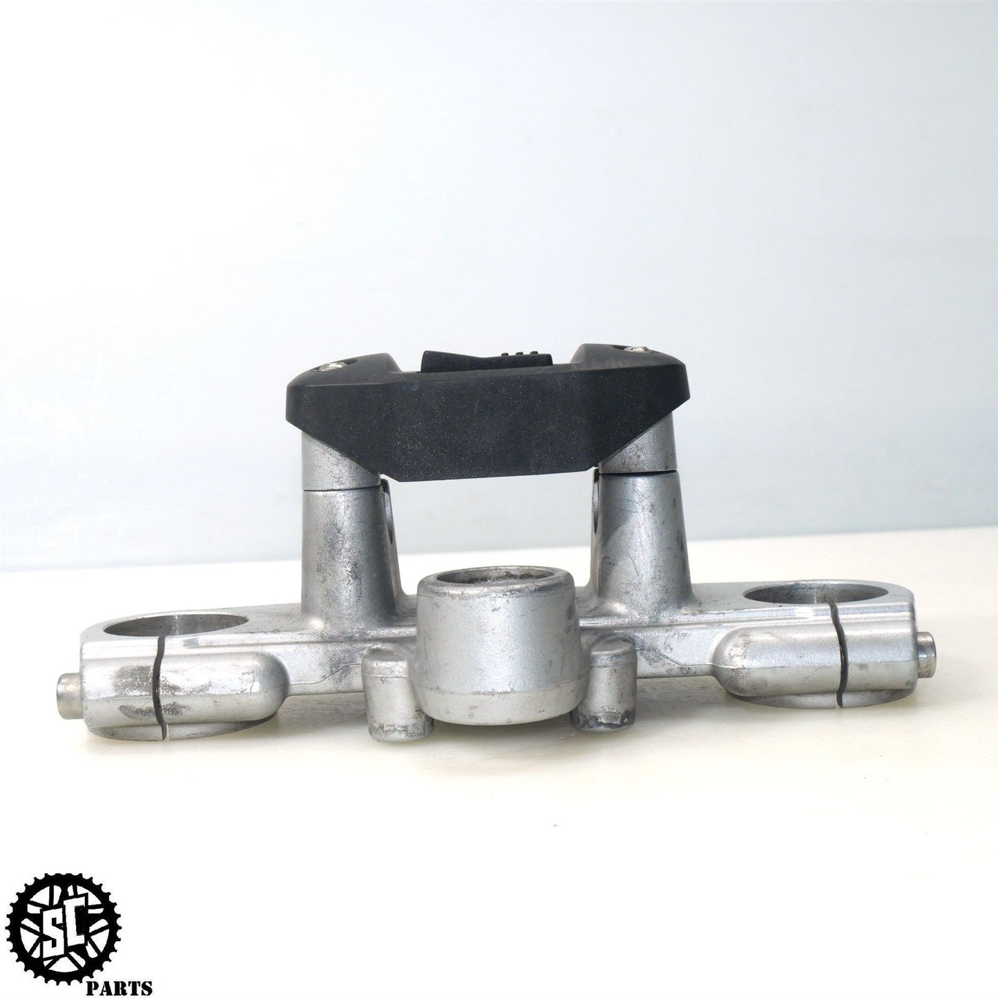 2001-2004 BMW F650GS UPPER TRIPLE TREE RISER B17