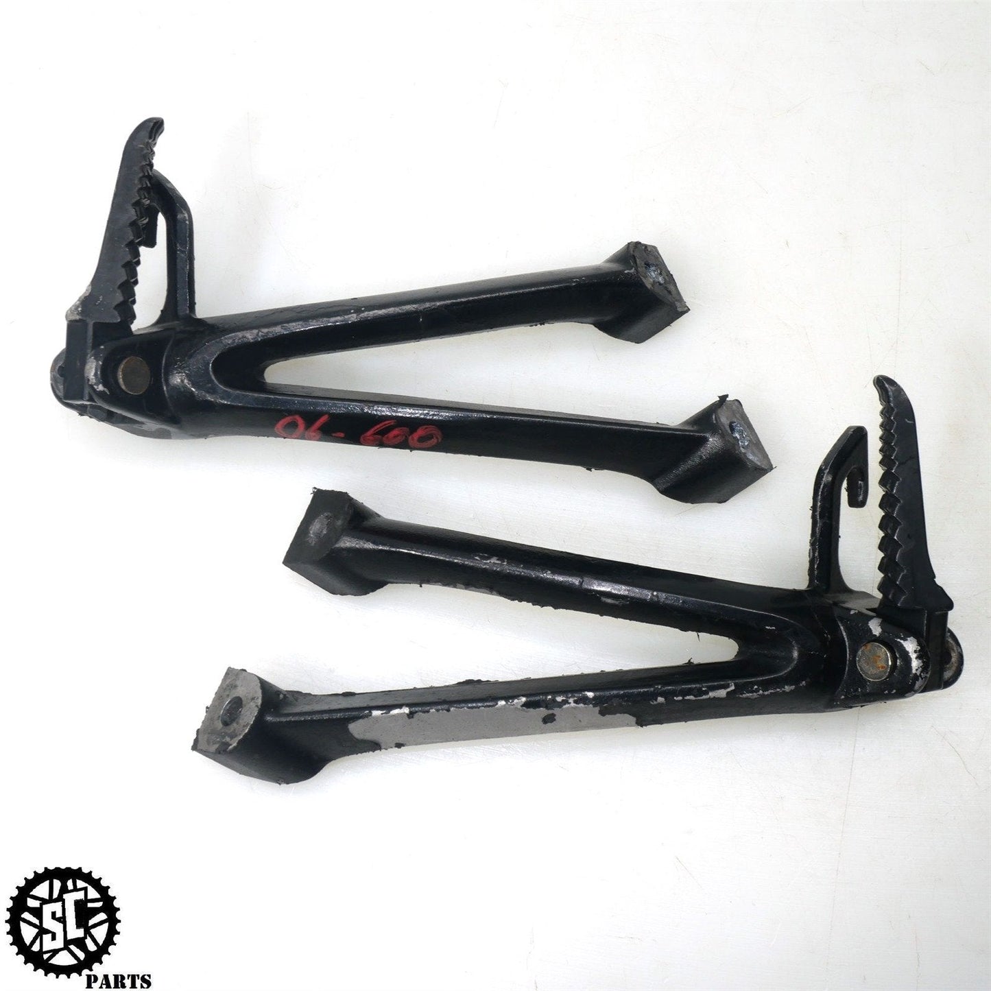 06 07 SUZUKI GSXR 600 750 REAR PASSENGER PEGS S37
