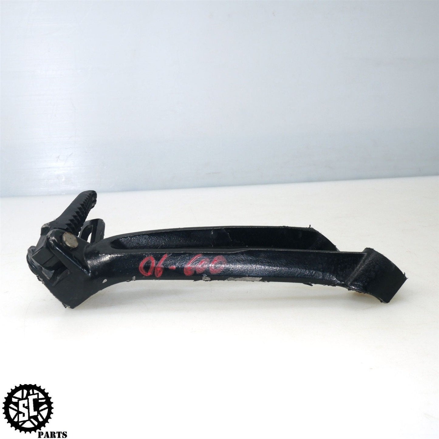 06 07 SUZUKI GSXR 600 750 REAR PASSENGER PEGS S37