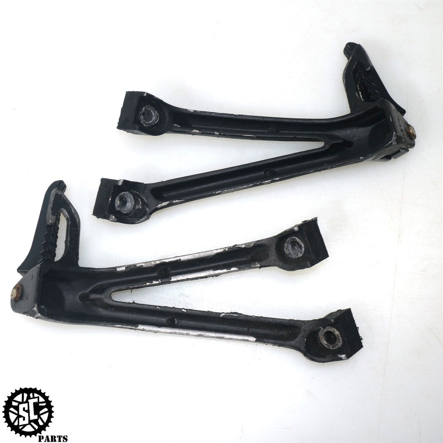 06 07 SUZUKI GSXR 600 750 REAR PASSENGER PEGS S37