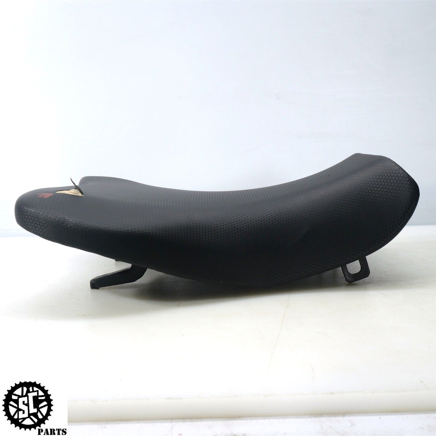 07 08 SUZUKI GSXR 1000 FRONT SEAT 45100-21H01-6BY S57