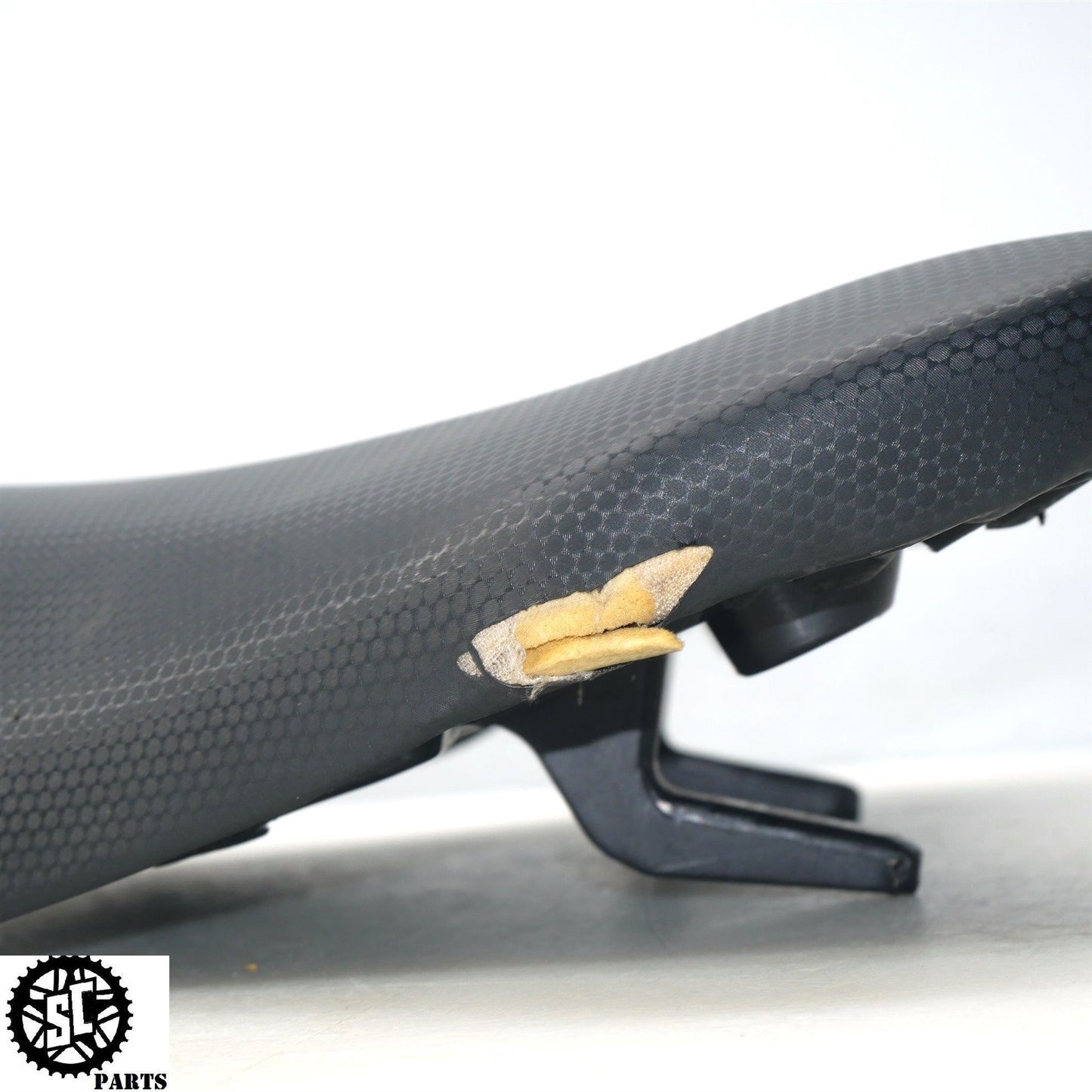 07 08 SUZUKI GSXR 1000 FRONT SEAT 45100-21H01-6BY S57