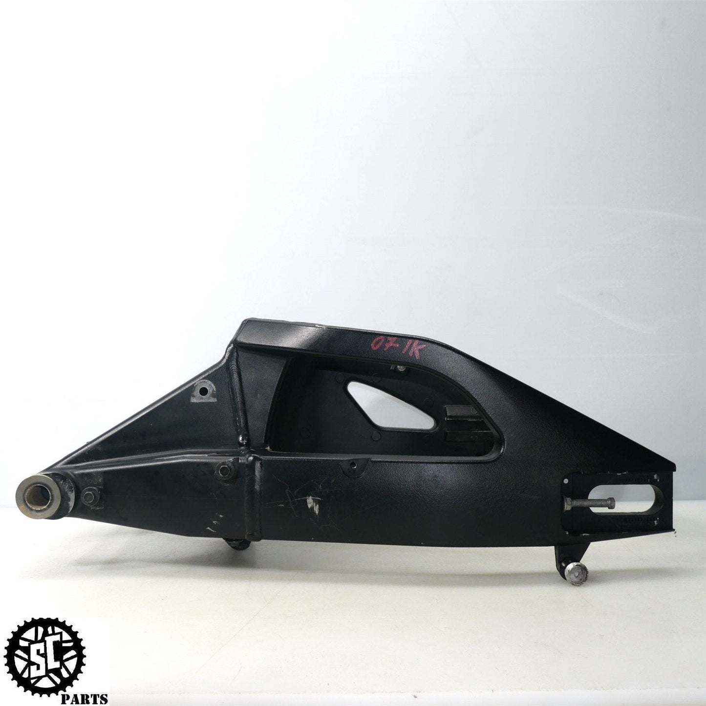 07 08 SUZUKI GSXR 1000 REAR SWINGARM S57