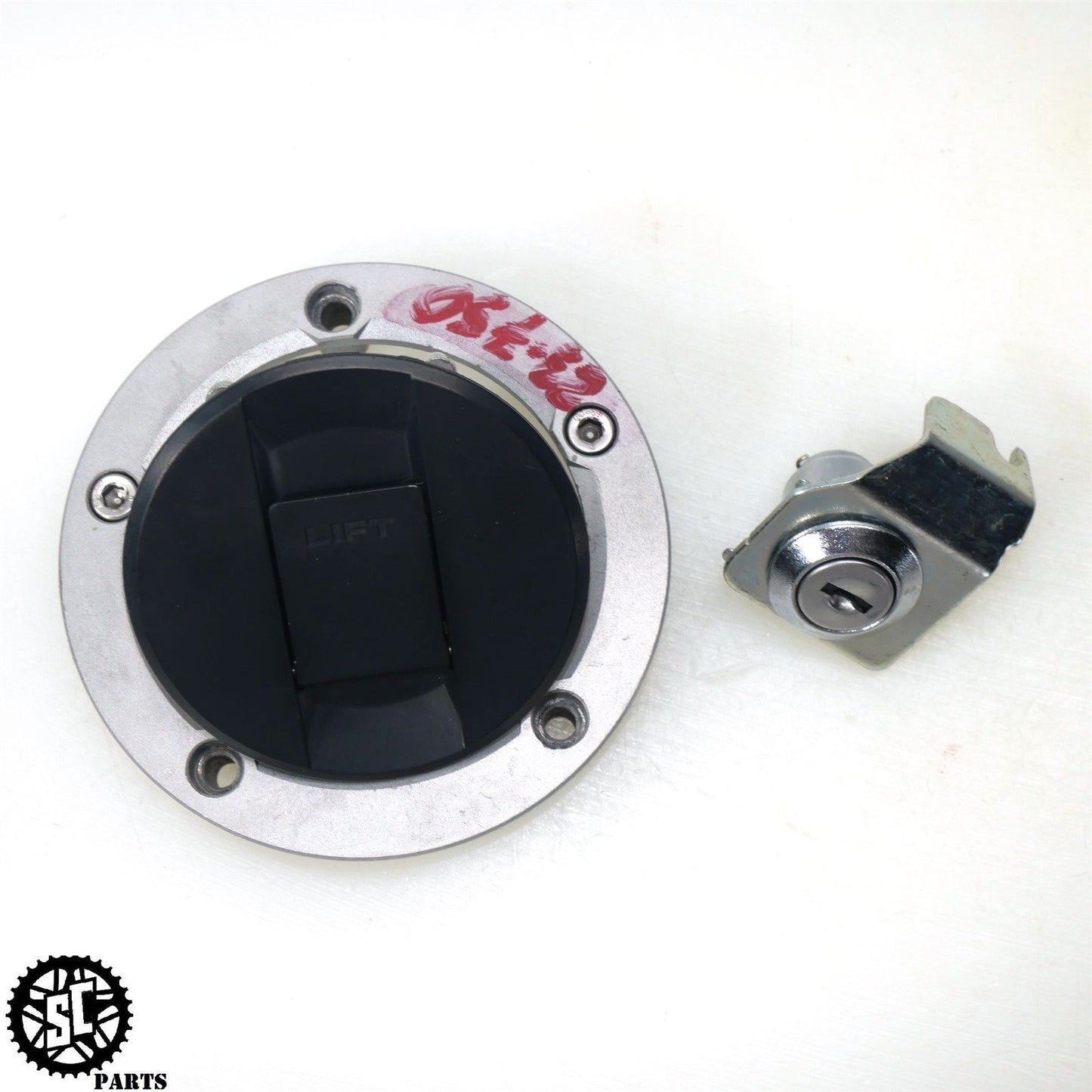 20-23 SUZUKI GSXR 600 750 FUEL GAS TANK CAP SEAT LOCK S58