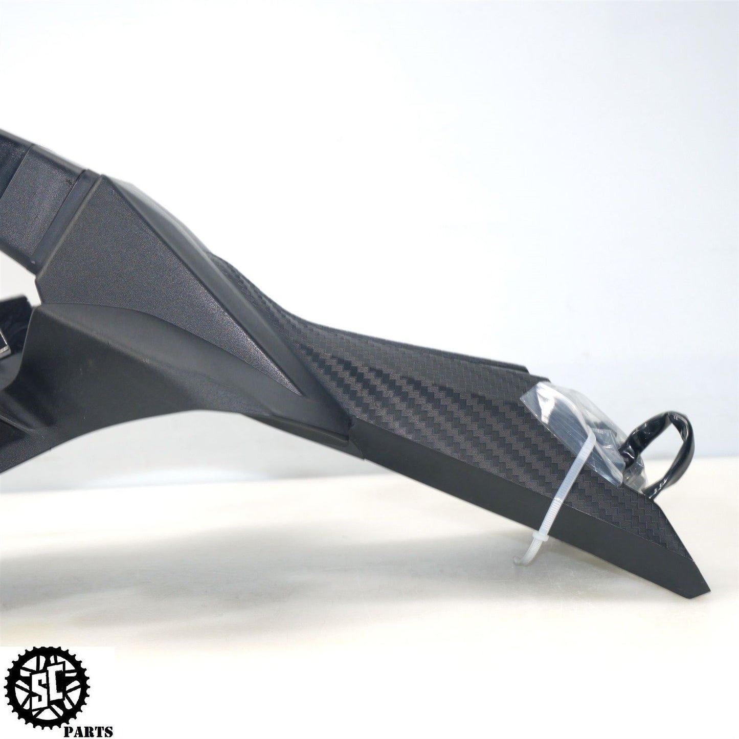 20-23 SUZUKI GSXR 600 750 REAR FENDER LICENSE PLATE MOUNT MUD GUARD S58