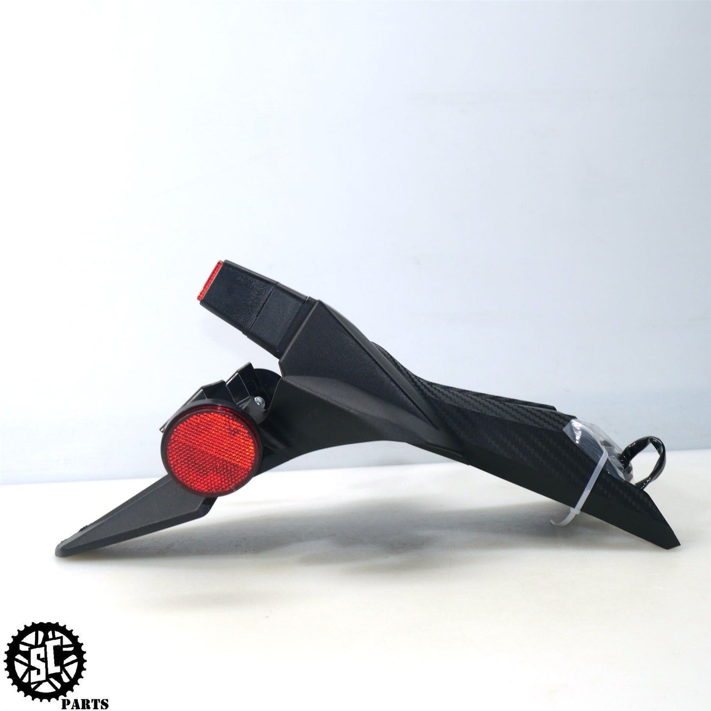 20-23 SUZUKI GSXR 600 750 REAR FENDER LICENSE PLATE MOUNT MUD GUARD S58