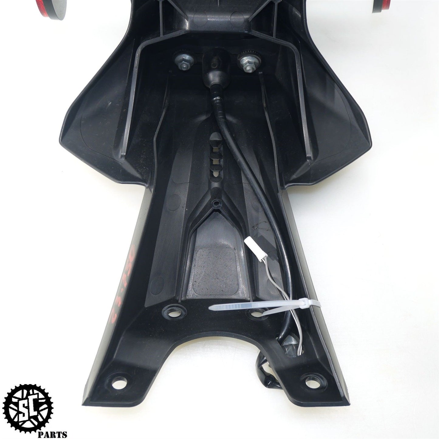 20-23 SUZUKI GSXR 600 750 REAR FENDER LICENSE PLATE MOUNT MUD GUARD S58