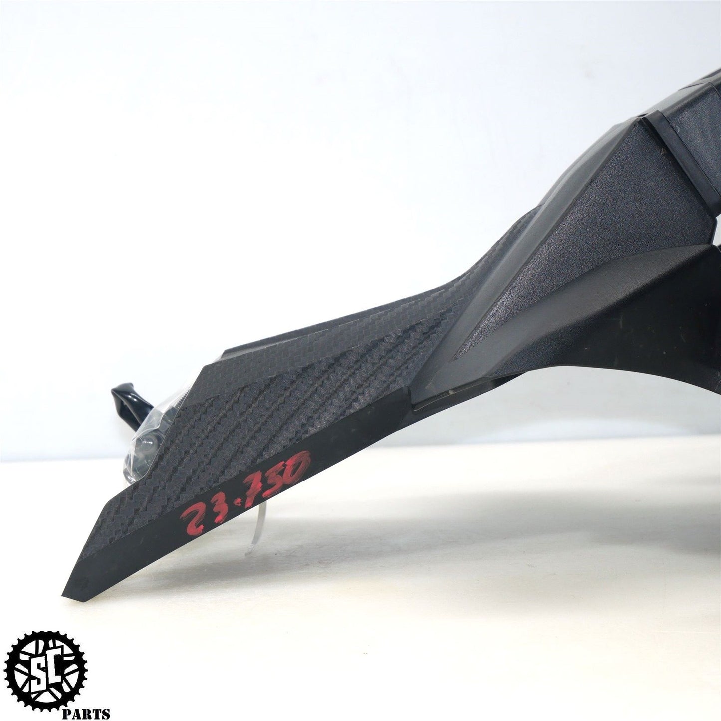 20-23 SUZUKI GSXR 600 750 REAR FENDER LICENSE PLATE MOUNT MUD GUARD S58