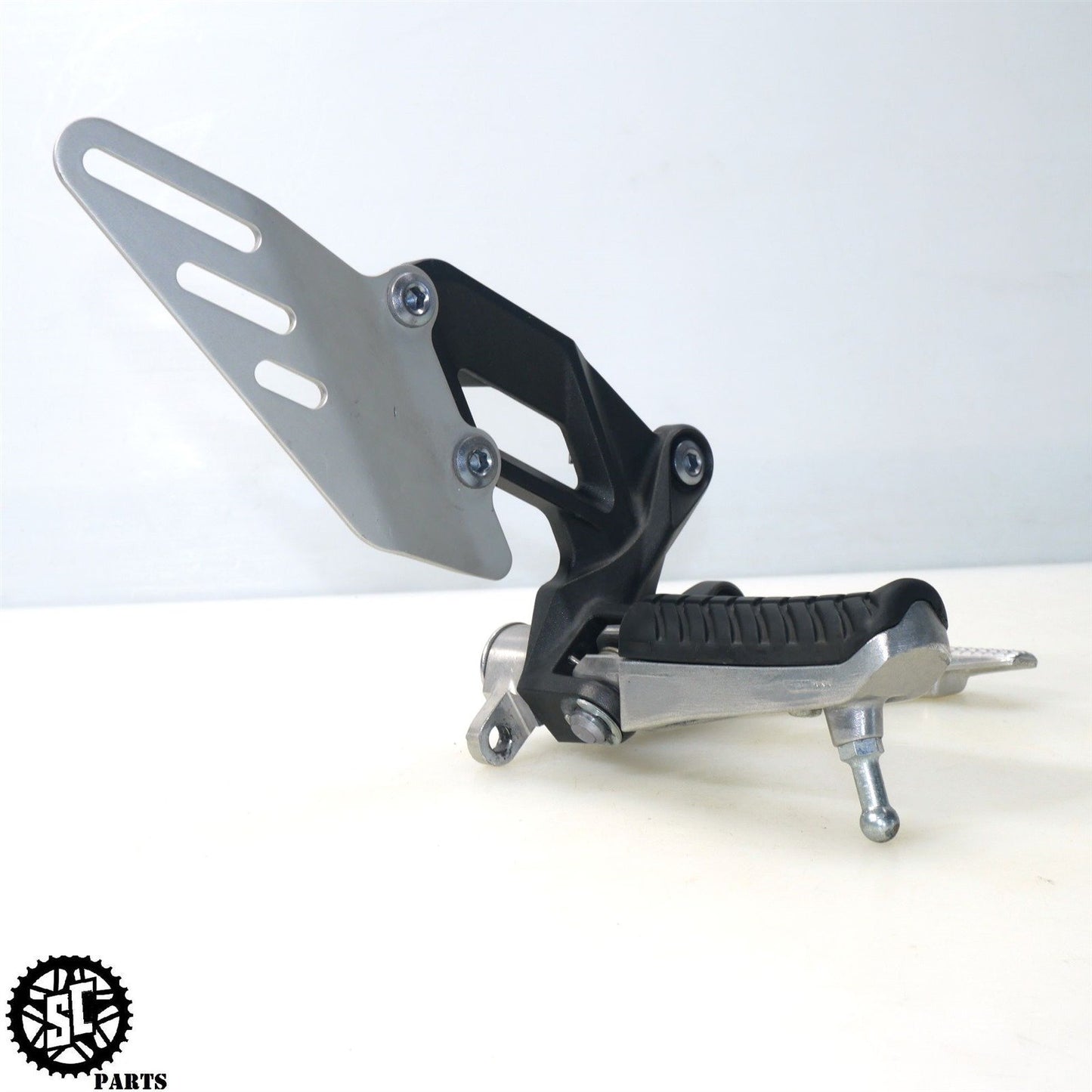 2020 KAWASAKI NINJA ZX14R RIGHT REARSET FRONT FOOT PEG BRACKET K25