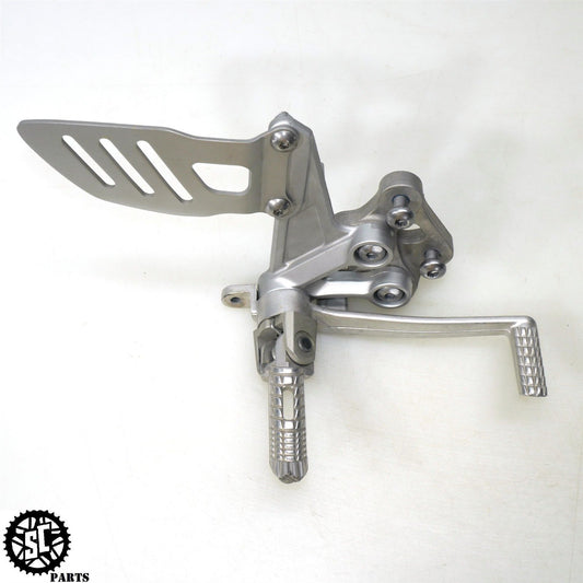07 08 SUZUKI GSXR 1000 RIGHT REARSET FOOT PEG BRACKET S73