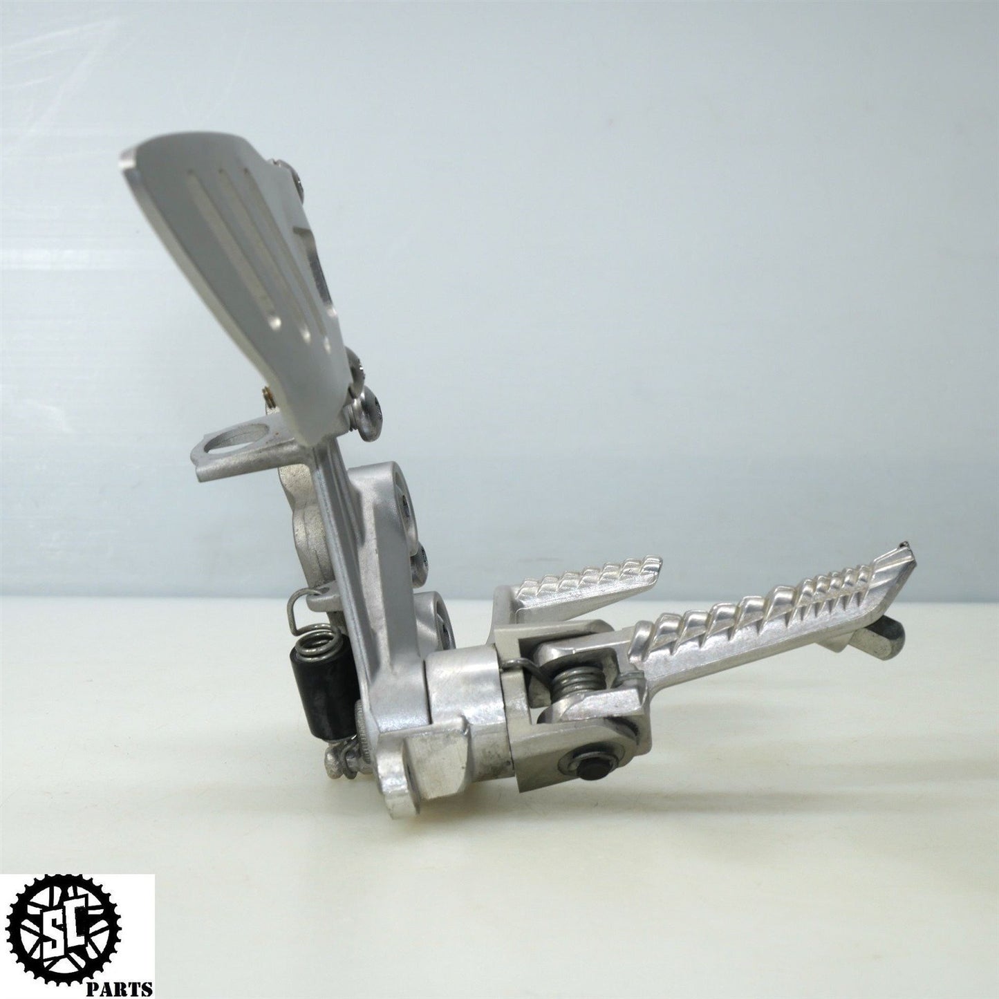 07 08 SUZUKI GSXR 1000 RIGHT REARSET FOOT PEG BRACKET S73