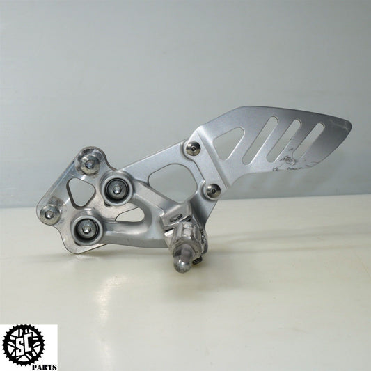 08 09 SUZUKI GSXR 600 LEFT REARSET FOOT PEG BRACKET S45