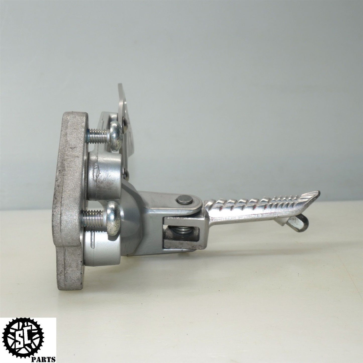 08 09 SUZUKI GSXR 600 LEFT REARSET FOOT PEG BRACKET S45