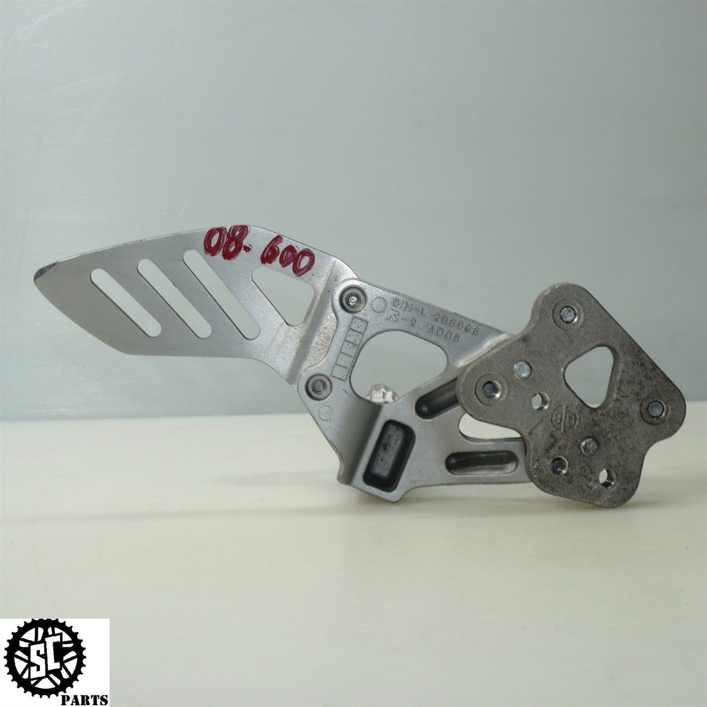 08 09 SUZUKI GSXR 600 LEFT REARSET FOOT PEG BRACKET S45