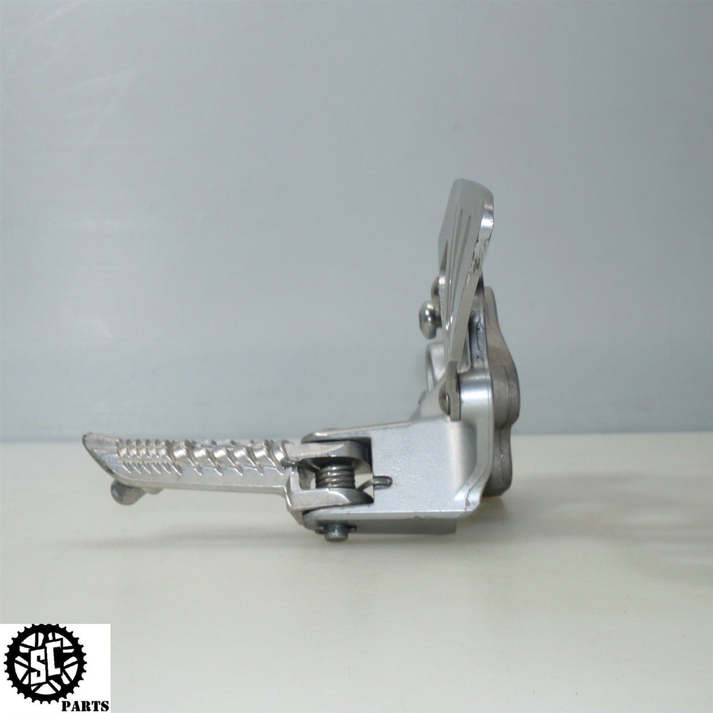 08 09 SUZUKI GSXR 600 LEFT REARSET FOOT PEG BRACKET S45