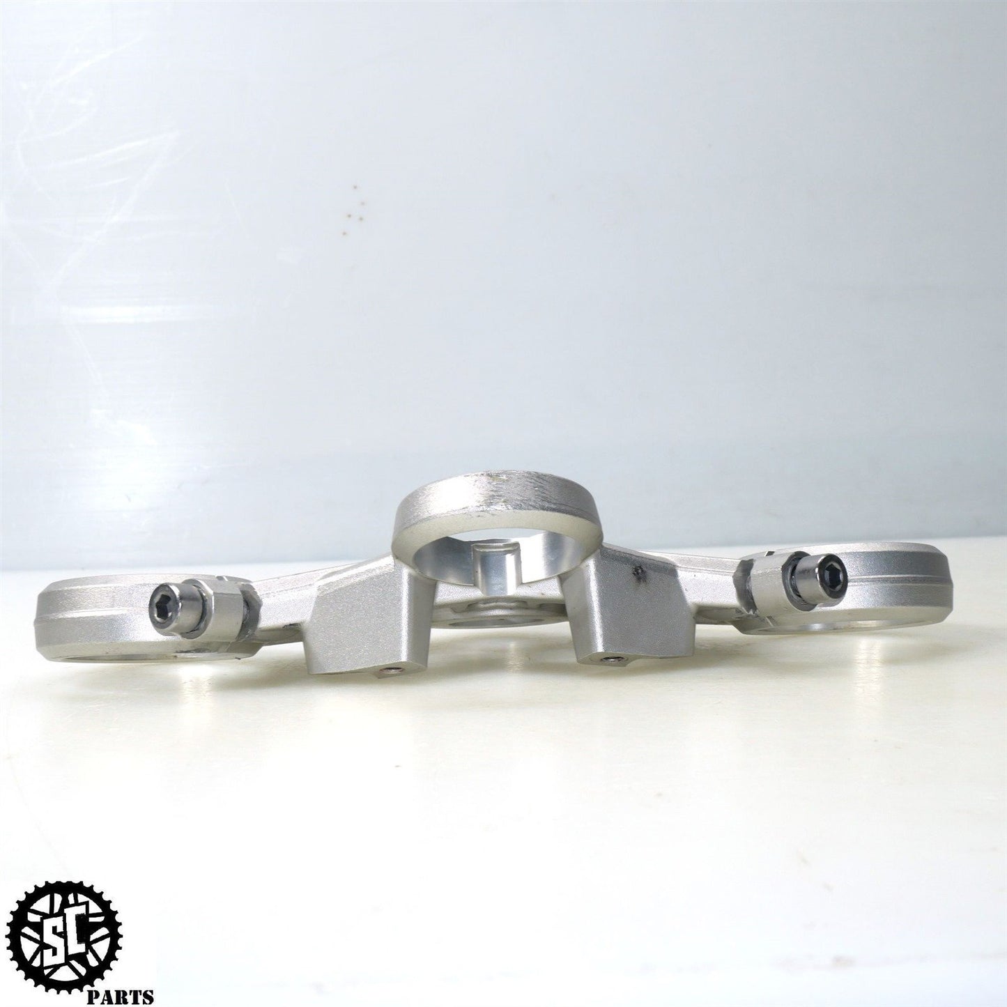 13-17 TRIUMPH DAYTONA 675 R UPPER TRIPLE TREE CLAMP 2046900 T31