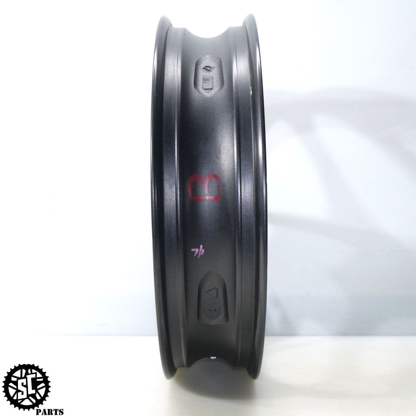 13-17 TRIUMPH DAYTONA 675 R FRONT WHEEL RIM SB T31
