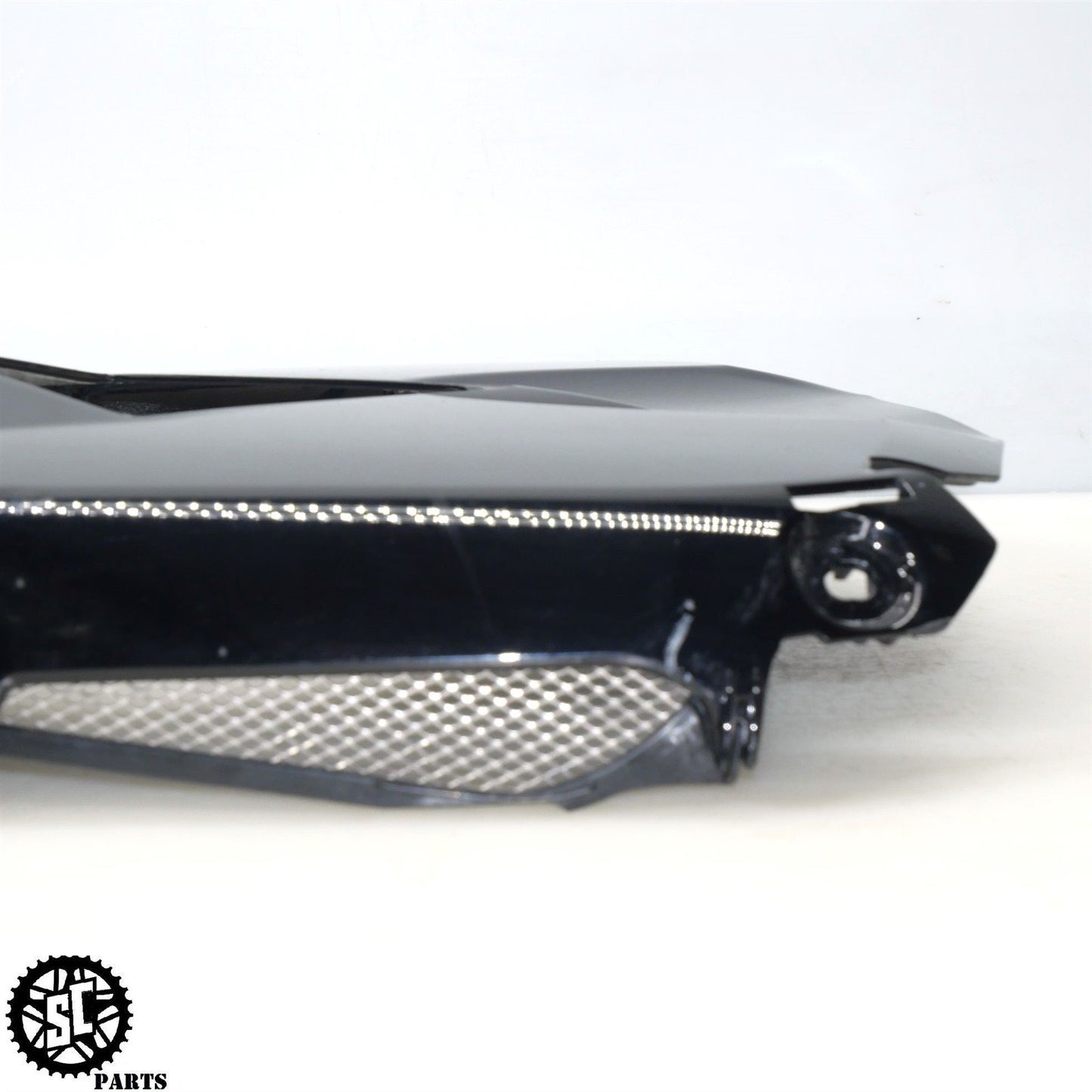 13-17 TRIUMPH DAYTONA 675 R REAR BACK UNDER TAIL LIGHT FAIRING T2309446 T31