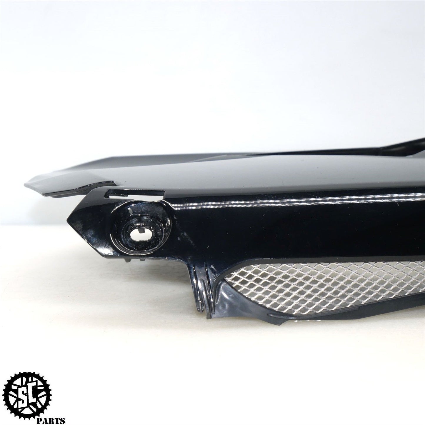 13-17 TRIUMPH DAYTONA 675 R REAR BACK UNDER TAIL LIGHT FAIRING T2309446 T31