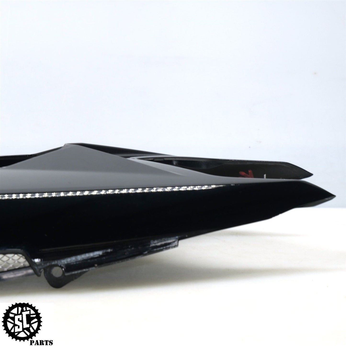 13-17 TRIUMPH DAYTONA 675 R REAR BACK UNDER TAIL LIGHT FAIRING T2309446 T31