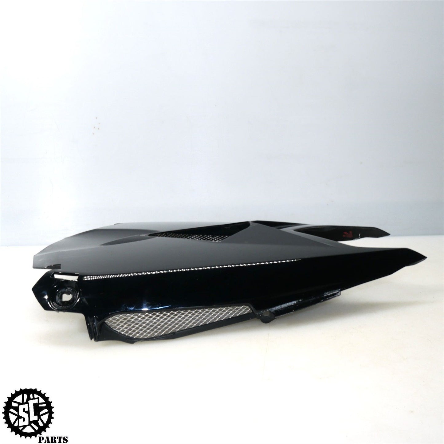 13-17 TRIUMPH DAYTONA 675 R REAR BACK UNDER TAIL LIGHT FAIRING T2309446 T31
