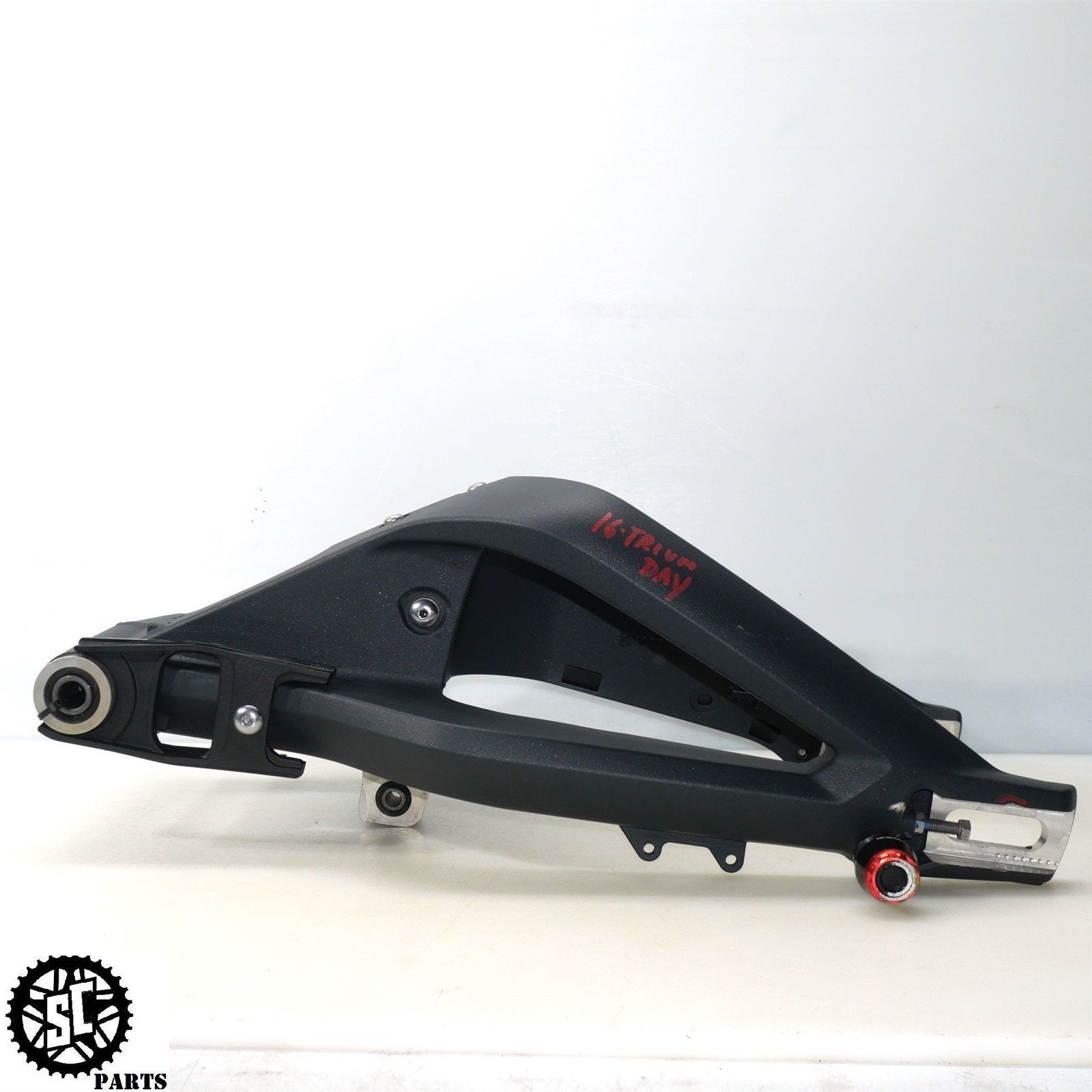 13-17 TRIUMPH DAYTONA 675 R REAR SWINGARM T31 – SALVAGECYCLEPARTS