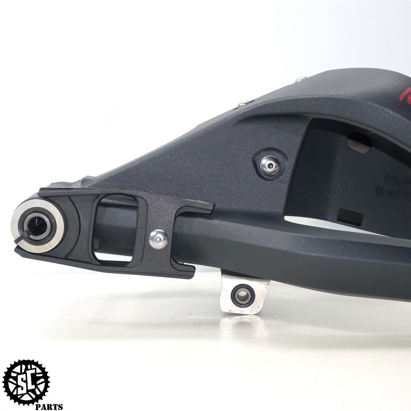 13-17 TRIUMPH DAYTONA 675 R REAR SWINGARM T31 – SALVAGECYCLEPARTS
