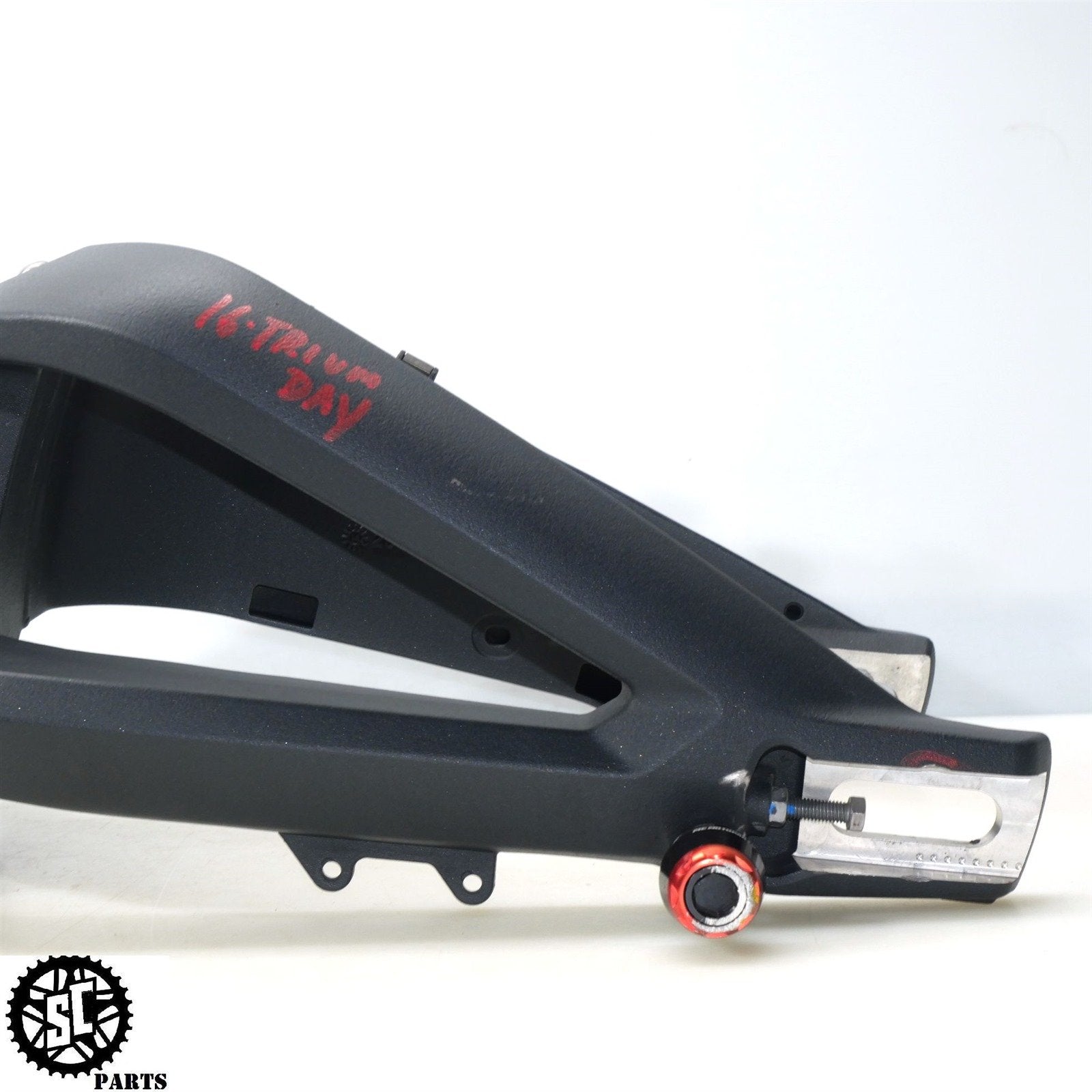 13-17 TRIUMPH DAYTONA 675 R REAR SWINGARM T31 – SALVAGECYCLEPARTS