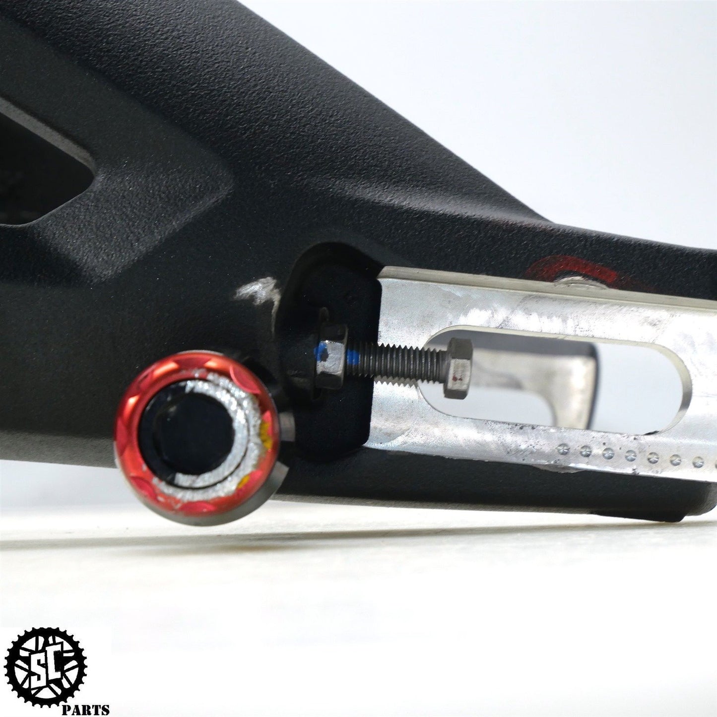 13-17 TRIUMPH DAYTONA 675 R REAR SWINGARM T31