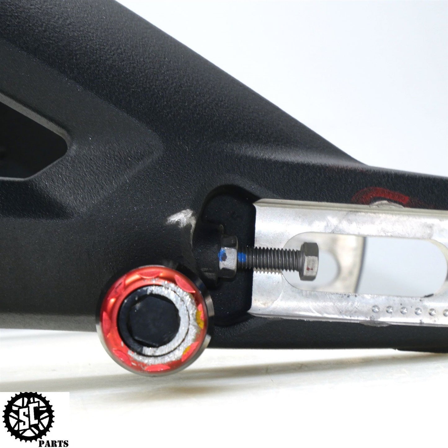 13-17 TRIUMPH DAYTONA 675 R REAR SWINGARM T31