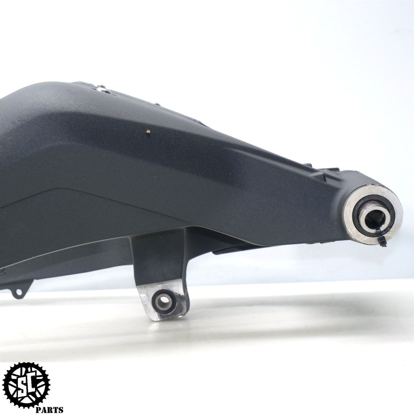 13-17 TRIUMPH DAYTONA 675 R REAR SWINGARM T31